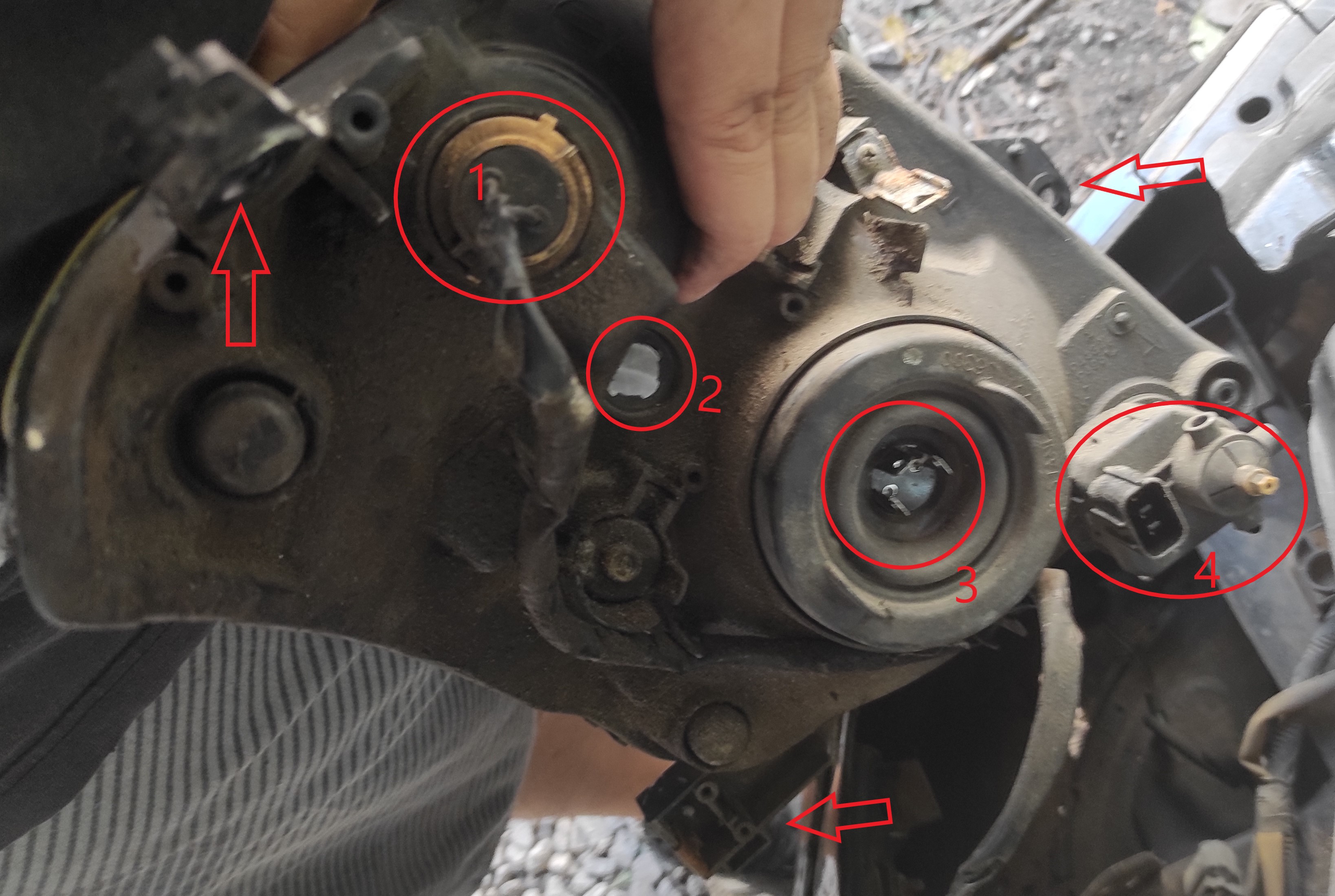 Headlight bulb sockets for suzuki swift